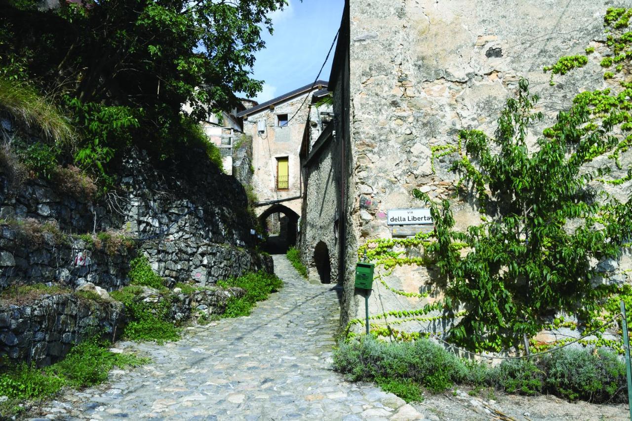 Agriturismo Nonnamelia Nasino Eksteriør bilde