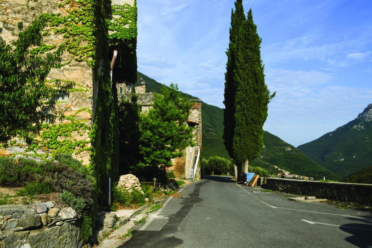 Agriturismo Nonnamelia Nasino Eksteriør bilde