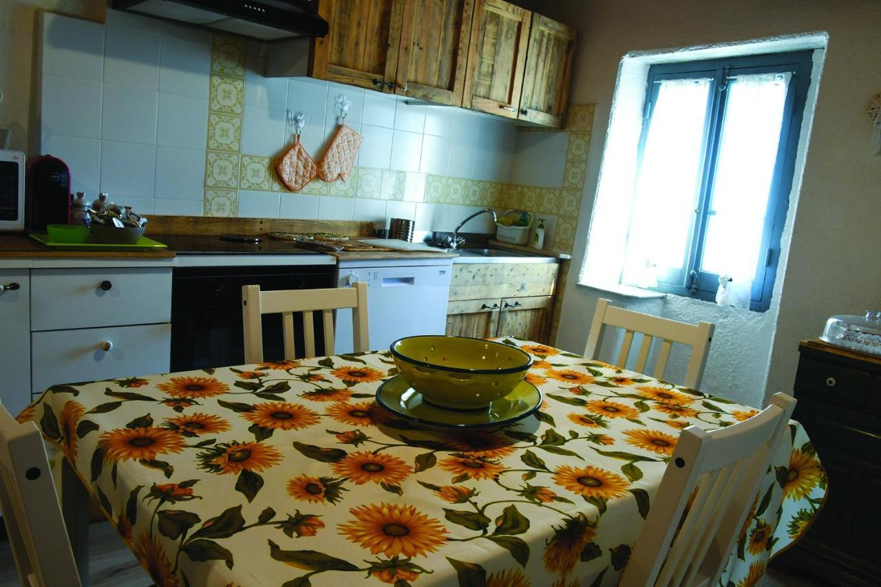 Agriturismo Nonnamelia Nasino Eksteriør bilde