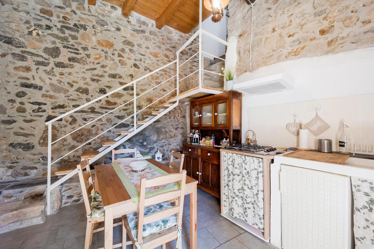 Agriturismo Nonnamelia Nasino Eksteriør bilde