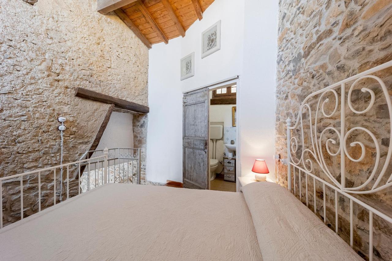Agriturismo Nonnamelia Nasino Eksteriør bilde